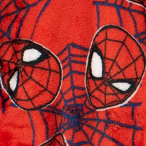 Detalle del tejido y dibujos de la bata de Spiderman infantil con licencia oficial para estar calentito o para salir del baño