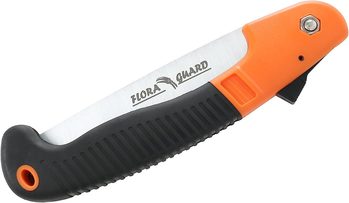 Vista plegada de la Sierra de Mano Plegable para Poda con mango negro y naranja. FLORA GUARD