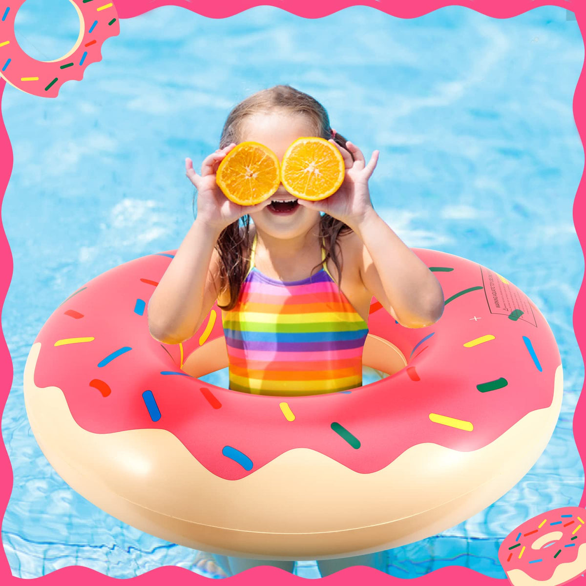 Flotador Infantil color fresa con diseño de donut mordido con niña en piscina con dos medias naranjas en los ojos
