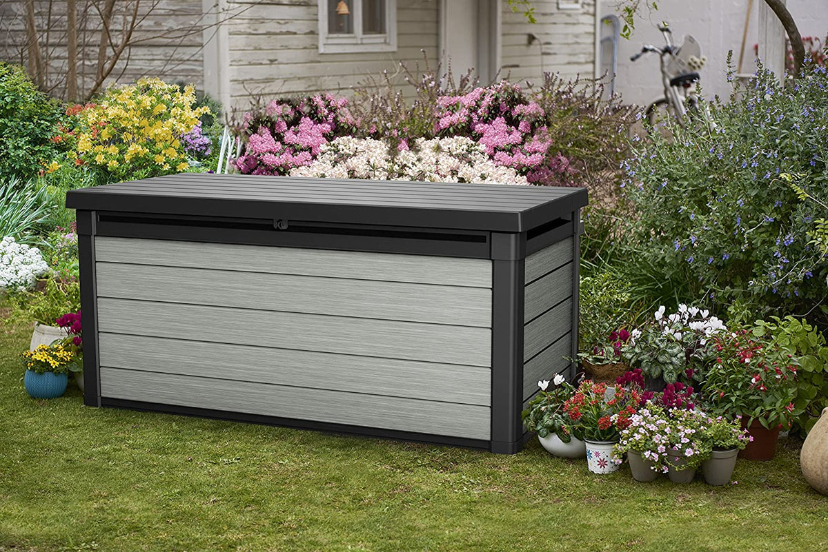 Arcón Exterior Denali 100, 390 litros, gris, 122.9 x 62.1 x 70.6 cm. Keter. Detalle ambiente jardín