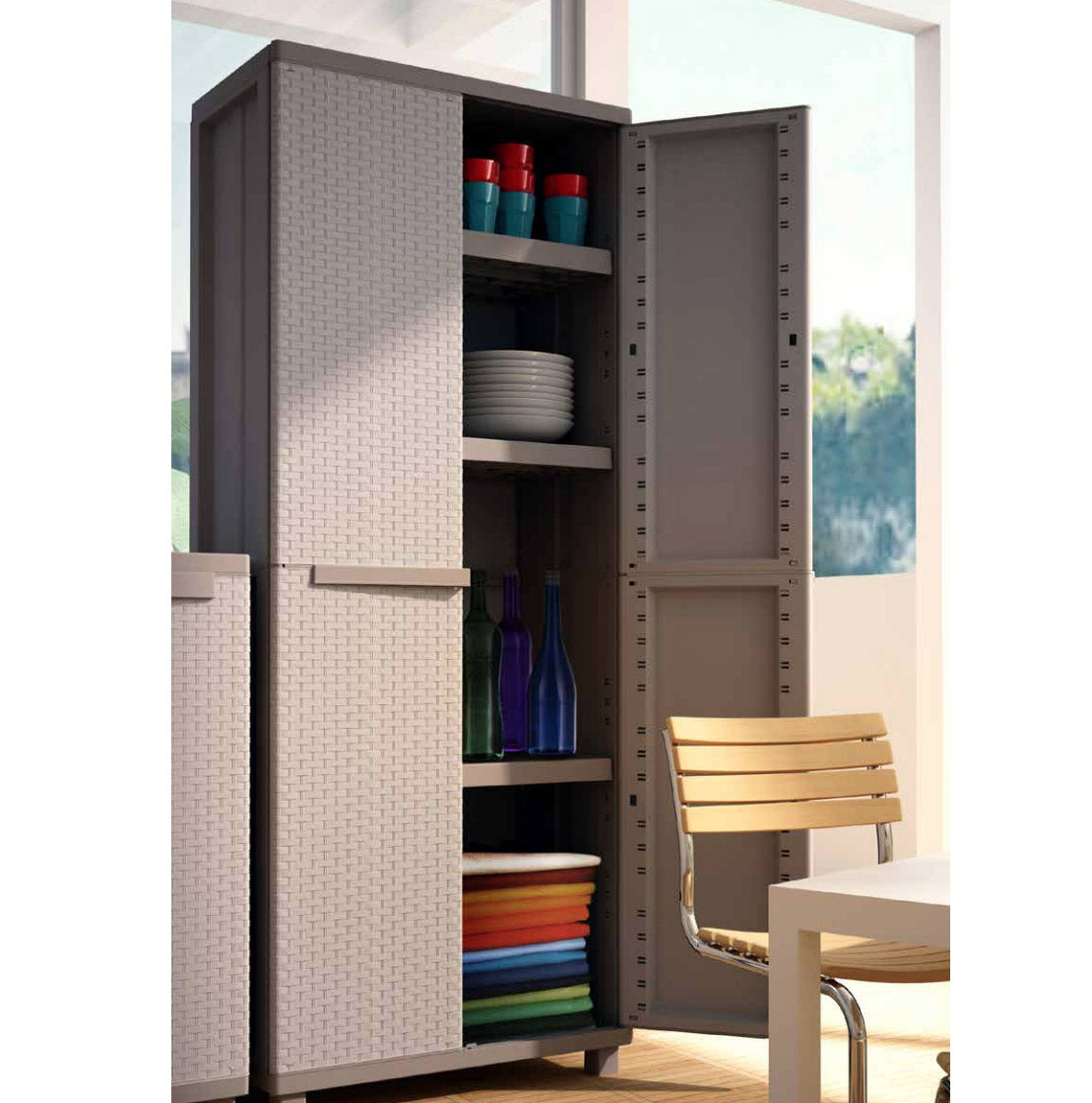 Armario 2 Puertas con 3 Estantes Internos, Gris, 68x37,5x170 cm. Jrattan 268. TERRY. Detalle ambiente