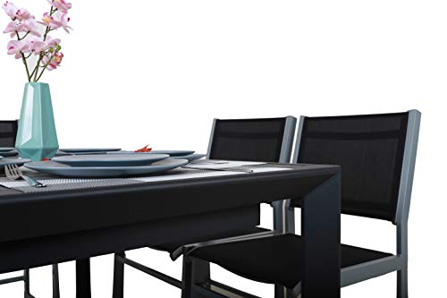 Detalle de platos, cubiertos y florero en Mesa extensible de aluminio para jardín, 127-180 x 77 x 71,5 cm (Gris- Carbón). Chicreat