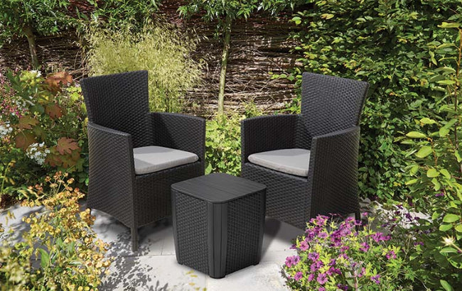 Conjunto en patio Iowa con mesa Luzon y cojines incluidos, Grafito. Keter