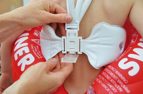Colocación de Flotador de aprendizaje de natación para niños hasta 15 kg, color rojo. Fred's Swim Academy