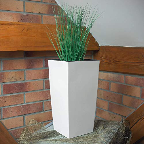 Vista en ambiente de maceta alta cuadrada blanca con cubeta interior Prosperplast