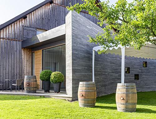 Creando ambiente en zona exterior con la mesa Barril mesa en madera de roble con 225 litros, natural (con fijación de anillos)