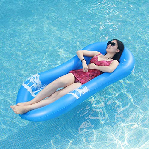 Chica joven descansando en Hamaca hinchable Myir Jun en la Piscina.