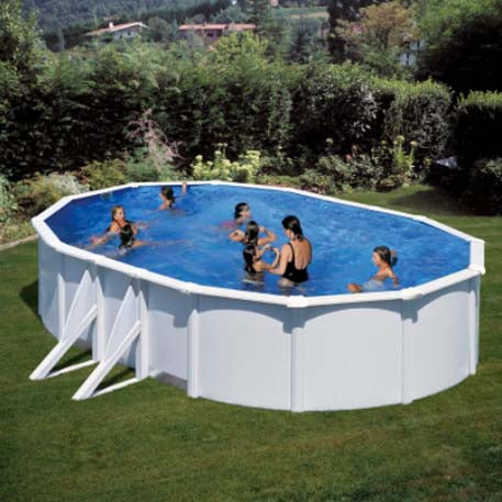 Jardín con familia disfrutando de la Piscina Elevada Ovalada Bora Bora, Acero Blanco, 610 x 375 x 120 cm 【30.000 litros】 Gre KITPROV613