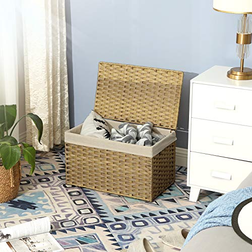 SONGMICS Caja de Almacenamiento de Estilo Ratán, Cesta de Almacenamiento de 65L, con Asas de Revestimiento de Tapa, Baúl de Almacenamiento, Rectangular, Natural Vista en ambiente. RST56NL