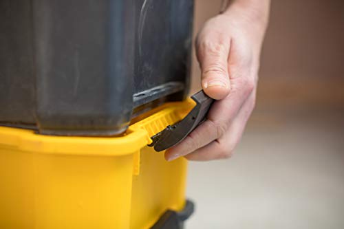 Detalle de sujeción de módulos del Taller Móvil para Herramientas 3 en 1 con Cierres Metálicos con Capacidad 20 kg STST1-80151. STANLEY