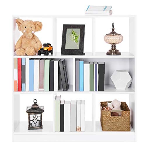 Vista frontal con objetos y libros en la Librería de Madera Blanca con Cubos y estantes Abiertos para Libros en Sala de Estar, Dormitorio y Oficina, LBC52WT. VASAGLE