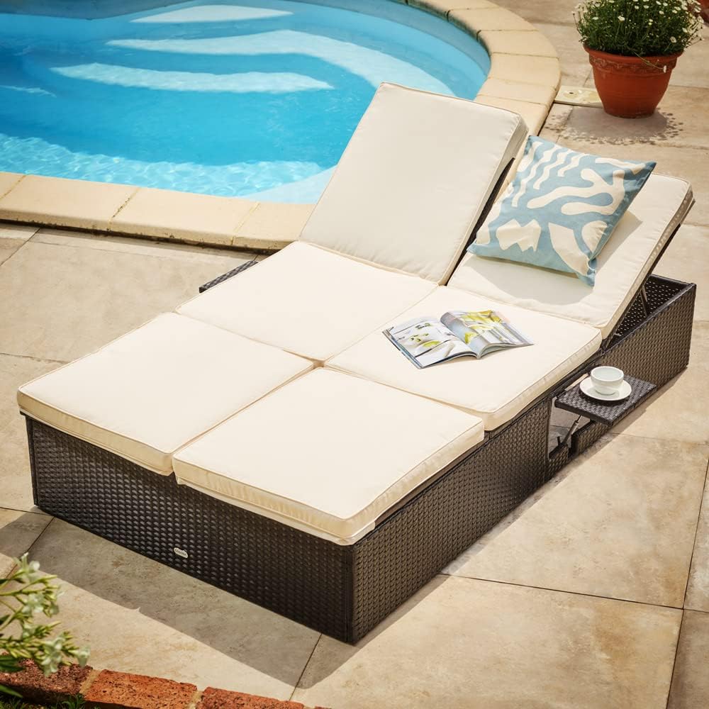 Piscina con tumbona doble Casaria de poliratán negro con cojines y mesas plegables, respaldo reclinable ambos lados
