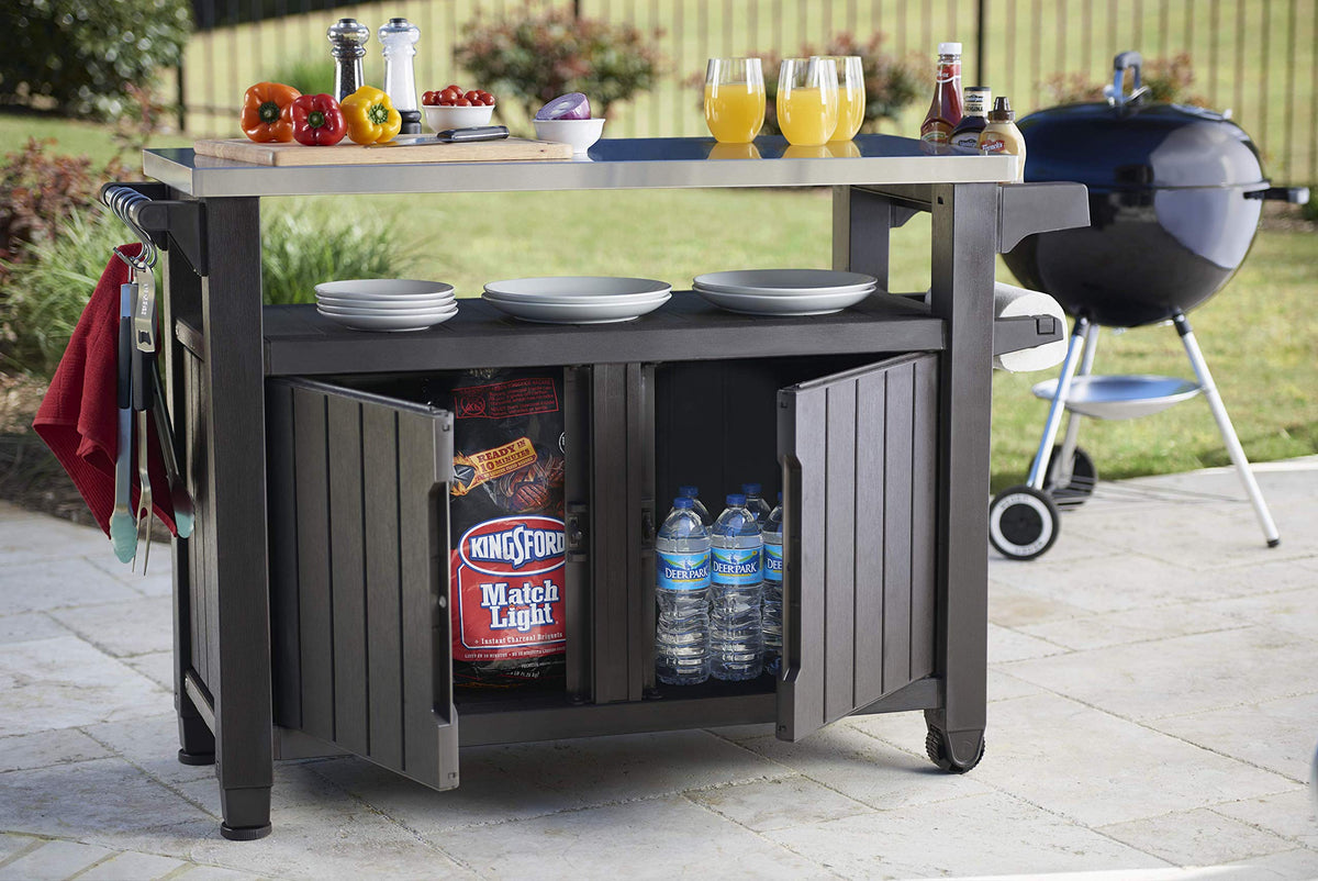 Vista general en terraza del Mueble auxiliar para Barbacoa grande para jardín, Color marrón. Unity XL de Keter