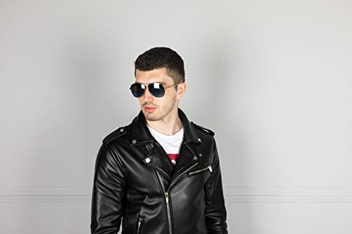 Modelo que lleva puestas las Gafas de sol Polarizadas Piloto Unisex Protección UV400 Azul Plateado V101 por VVA