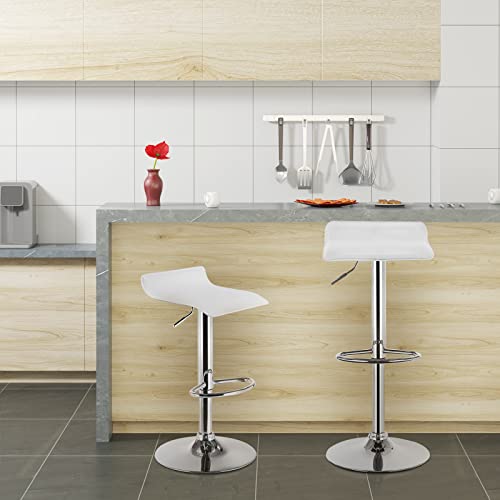 Vista en cocina moderna del Taburete alto de Bar y cocina Regulable en Altura asiento Acolchado tapizado de Cuero Artificial Blanco y estructura de Acero Cromado. BH11ws-1. Woltu