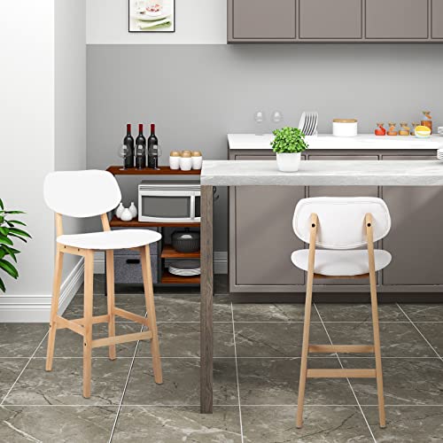 Vista en cocina moderna del Juego de 2 taburetes de moderno diseño nórdico de madera acolchados con polipiel blanco para cocina. WOLTU