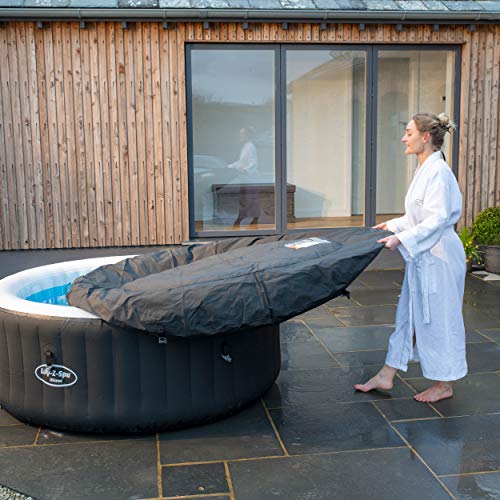 Preparando un placentero baño retirando la funda del Spa Bestway Miami 54123 Lay Z Hinchable para 2-4 Personas. Bestway