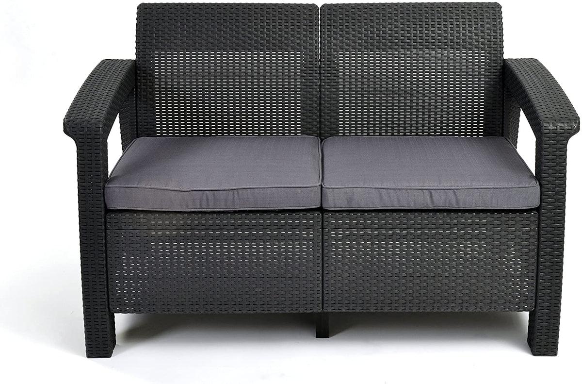 Conjunto de jardín de 4 plazas: 1 asiento doble y 2 sillones individuales con cojines y 1 mesa baja en ratán negro. Detalle sillón doble negro. Corfu. Keter
