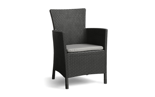 Conjunto de terraza o balcón Keter Iowa con 2 sillones y mesa Luzon en rattán, con cojines incluidos, Capuchino. Detalle sillón. Keter