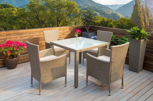 Conjunto de Poliratán Crema 4 sillas + cojines y mesa en terraza. Casaria