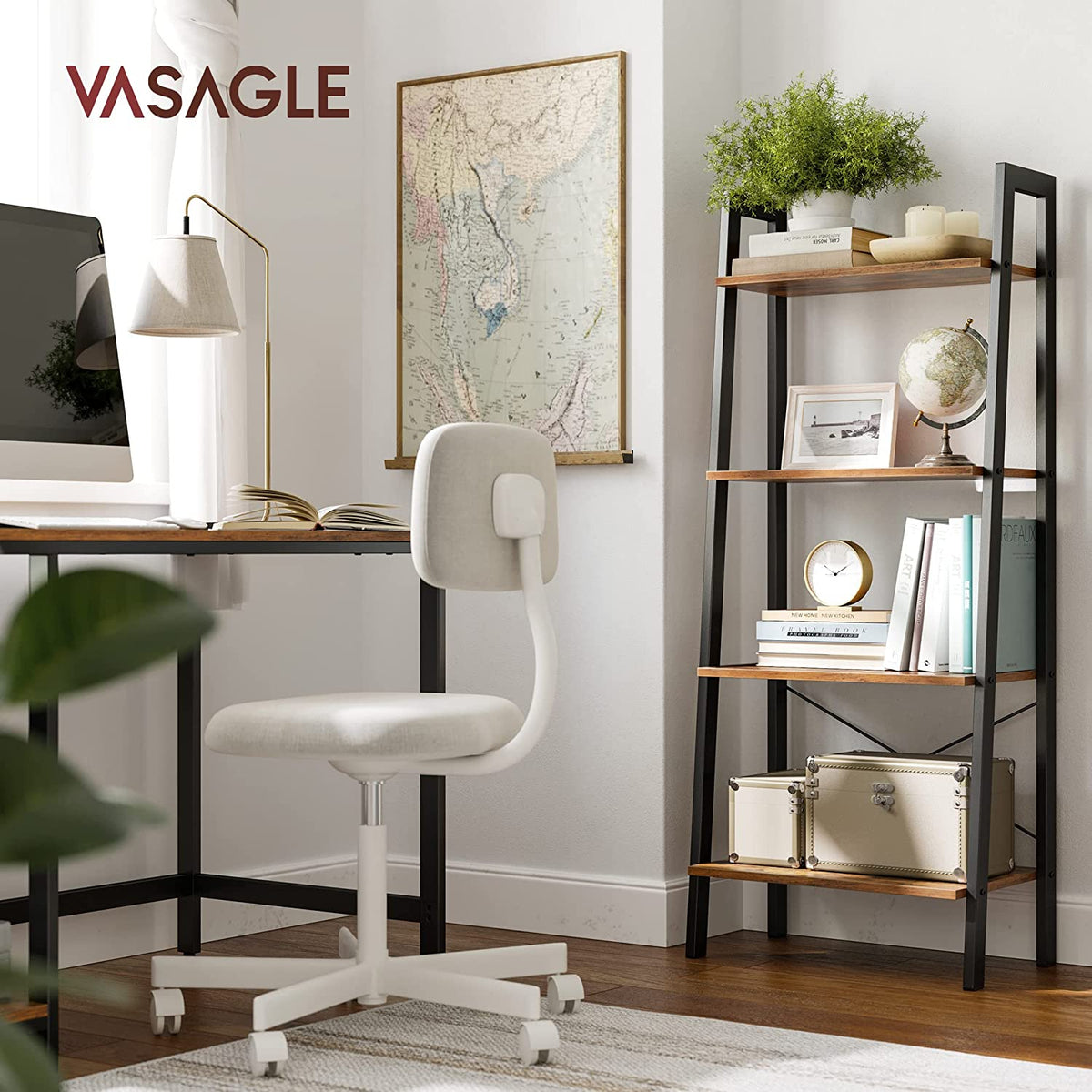 Vista en estudio o despacho de Estantería de estilo Industrial tipo Escalera con 4 niveles de Almacenaje, Estable Marco Metálico para Sala de Estar. Montaje Fácil, Marrón Rústico y Negro LLS44X. VASAGLE