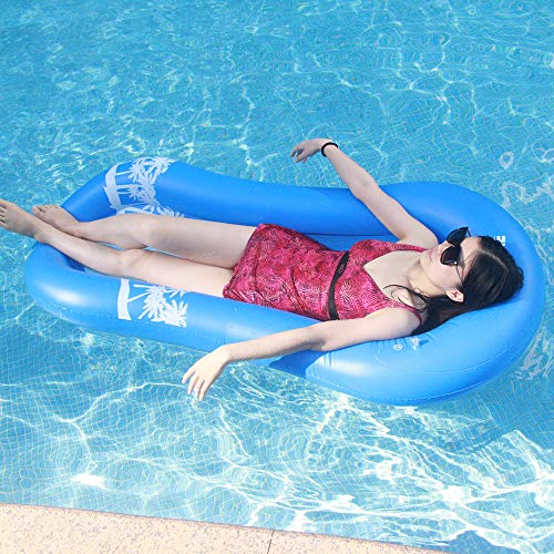 Chica descansando en piscina en colchoneta Hamaca hinchable Myir Jun para piscina. 