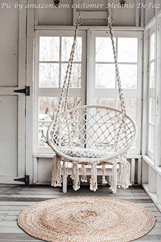 Vista en interior con la Silla Colgante con cojín Suave y Kit de Montaje para Colgar, Duradero, Fabricado con Cuerda de macramé de algodón 100%  para Interior. Ohuhu