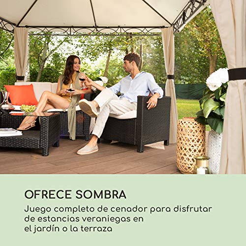Vista en bonito patio comodamente sentados a la sombra de la Carpa 2,95 x 2,6 x 2,95 m, 4 Paredes, Montaje Fácil, resiste al Mal Tiempo: UV/Viento/Lluvia, Beige. Vista general. Detalle ambiente patio. Blumfeldt Mondo.