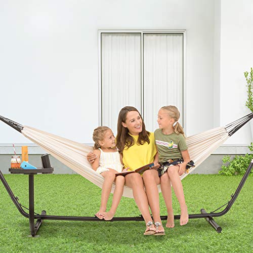 Mujer y 2 niñas en Hamaca con Soporte para 2 Personas con Estante para Colocar Vasos. Soporta hasta 205 kg . 241 x 160 cm. con Funda de Transporte (Beige). VITA5